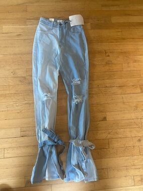 À.P. Blue by Aphrodite size juniors 5( 27) great jeans. Great style!! NWT!!